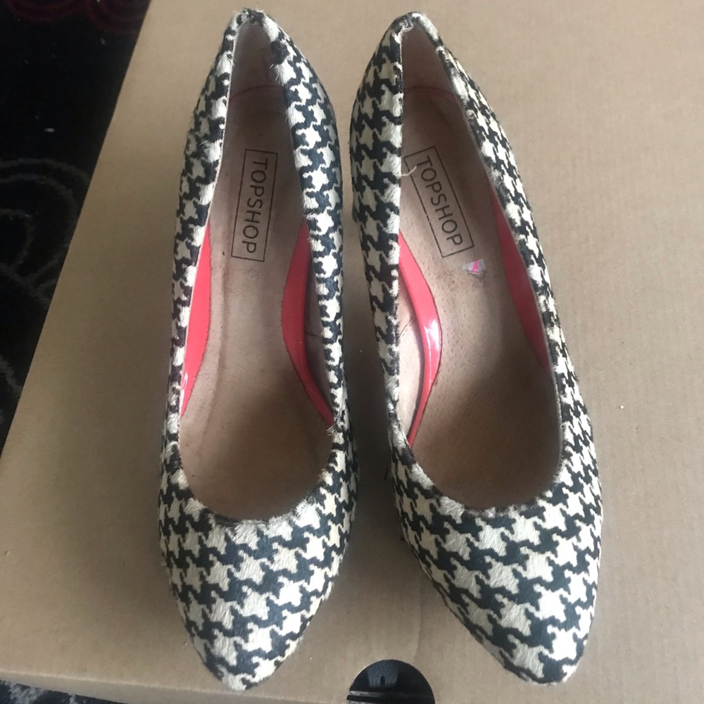Top shop size 5 and half black and white pumps